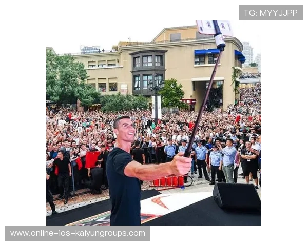 C罗健身房意外救下一名晕倒粉丝，被赞英雄